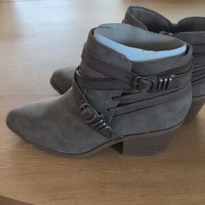 Focus Stylish Women's Ankle Boots in Gray Size 8M
